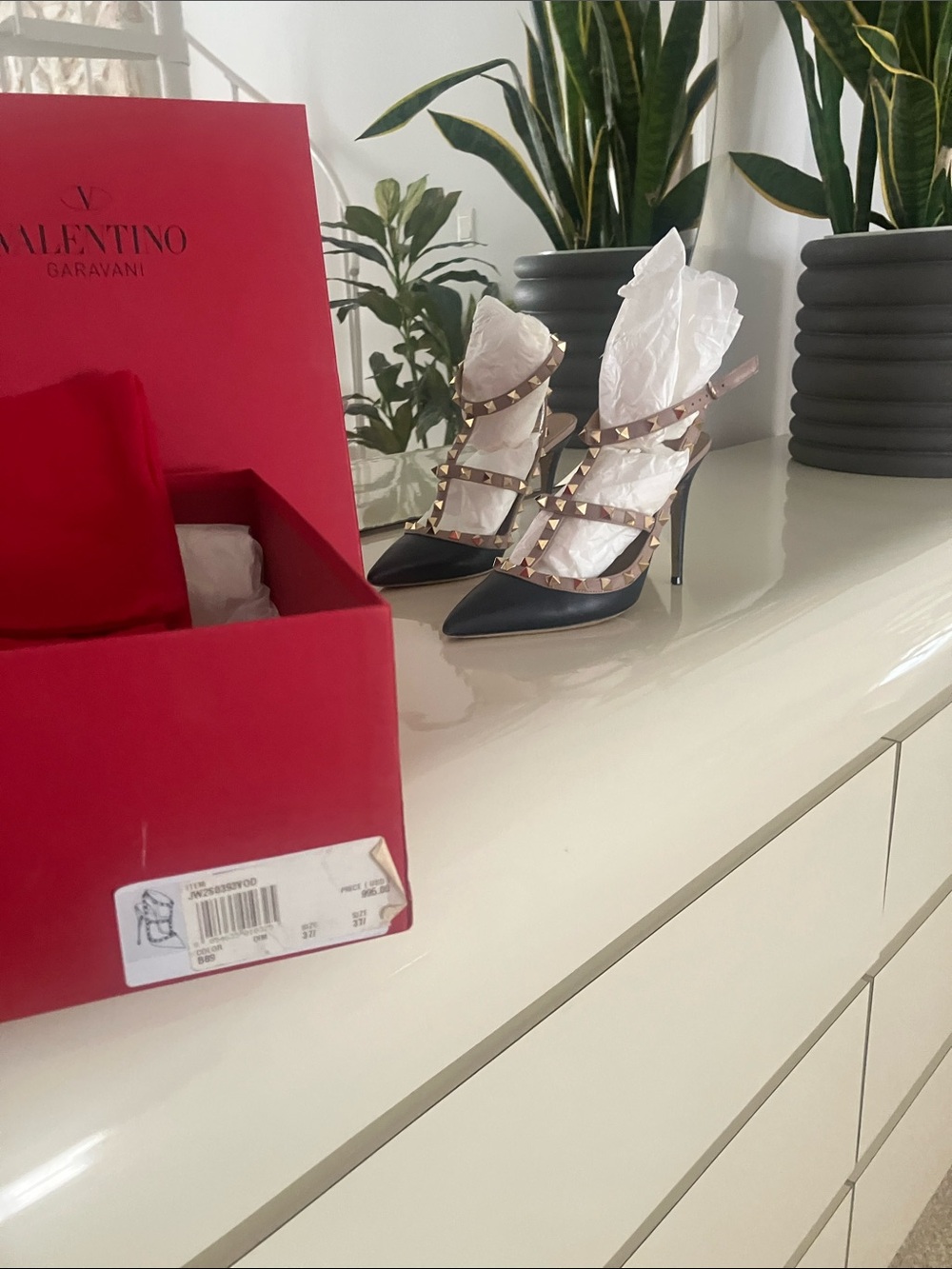 Valentino - Picture 4 of 6